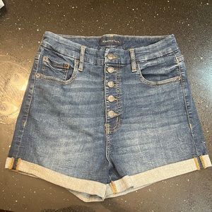 Aeropostale women button up jean shorts size 10. Super high rise curvy midi